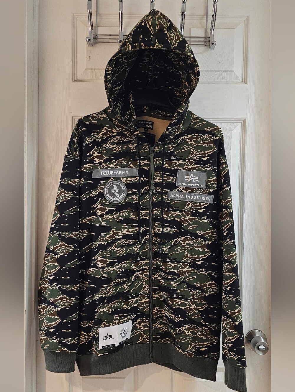 IZZUE-ARMY Alpha Industries Camo Zip Hoodie - Green Camo.